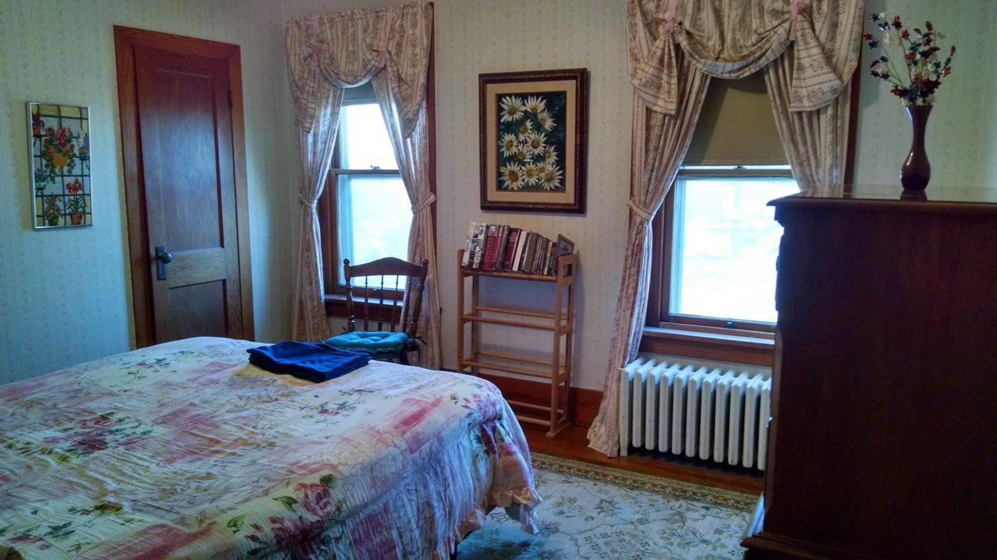 Fish & Loaves Bed And Breakfast Numidia Экстерьер фото